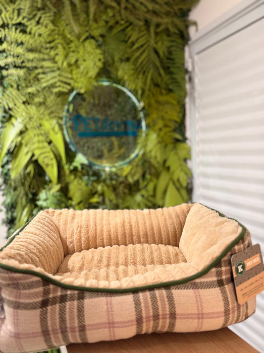 Cama Xadrez Aconchegante – Estilo Retrô com Muito Conforto