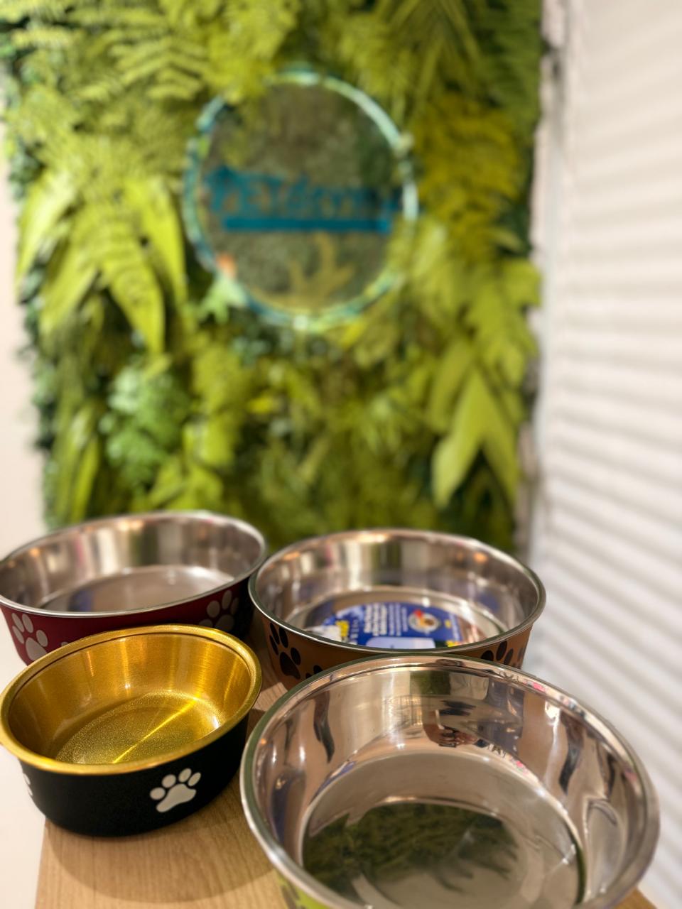 Tigelas Inox com Pés Antiderrapantes – Estilo e Praticidade